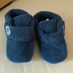 New in box baby boy uggs